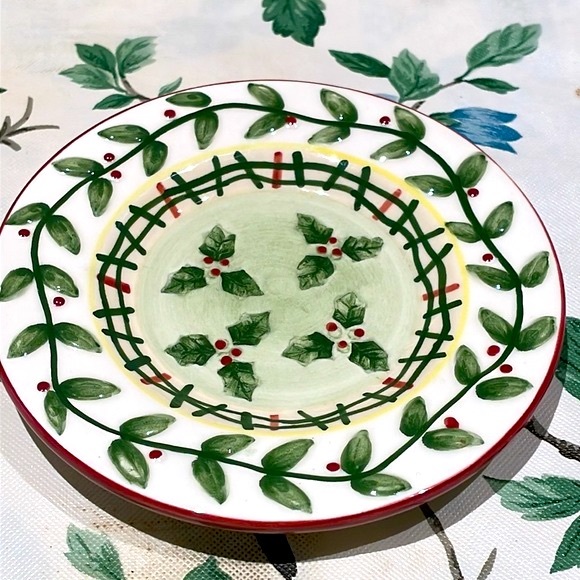 Yankee Candle Small Candle Topper and Plate, Holly Leaves & Berries Design - Picture 4 of 8